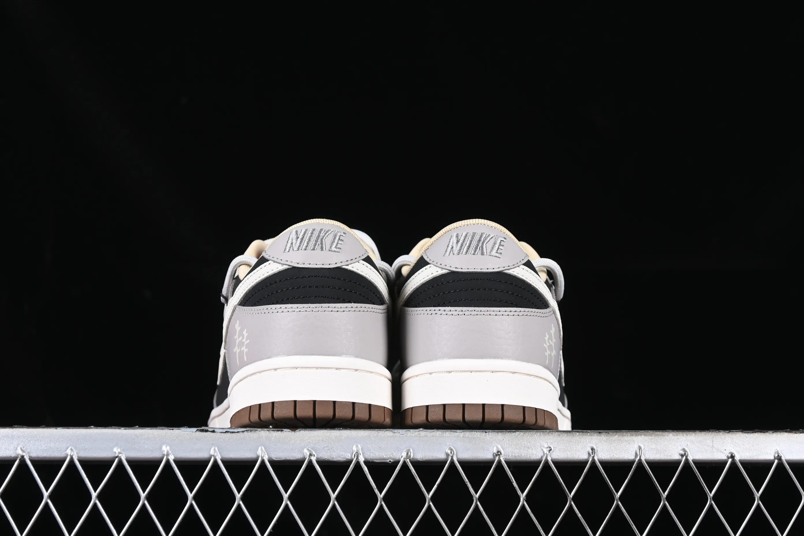 All Categories Nk SB Dunk Series Nk SB Dunk Low Low-top Sneakers Nk SB Dunk Low Bubble Jellyfish Dormant Volcano SB Strap Low-top Casual Sneakers DR9704-200